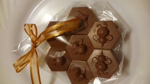 Den Glade Bie med honning fra lokale produsenter